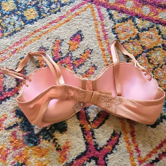 Victoria's Secret 32C Balconet - Picture 3 of 4